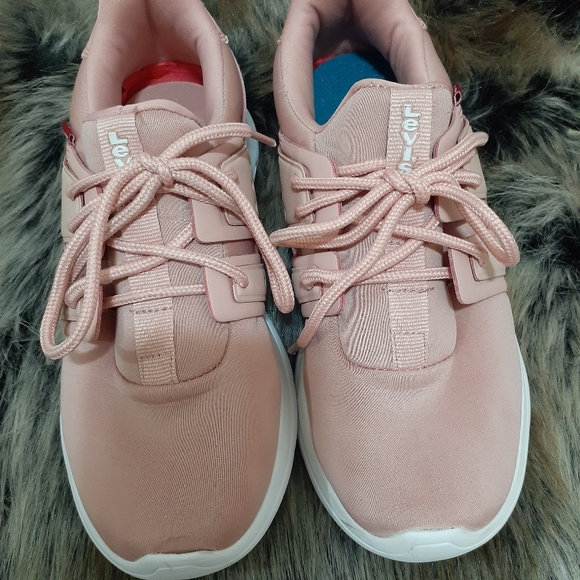 LEVI'S Comfort Athletic Walking Shoes Size 6.5 - Picture 2 of 11